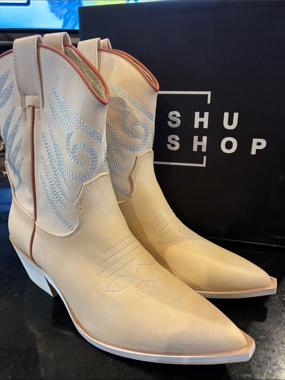 *NEW* ShuShop Cream Western Embroidered Ankle Boots Sz 10